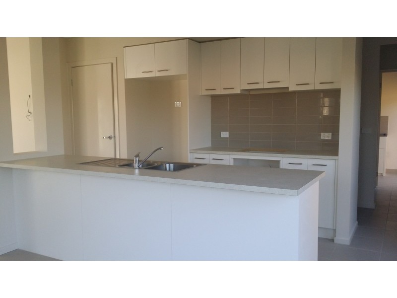 8 Anfield Road, Clyde North VIC 3978