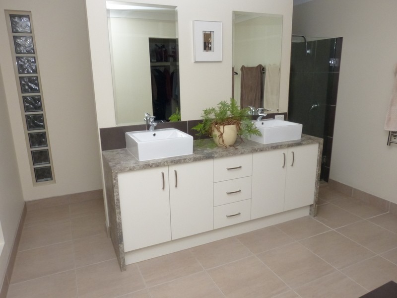 9 Commonwealth Terrace, Sandhurst VIC 3977