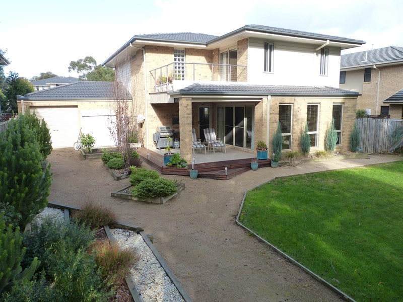 9 Commonwealth Terrace, Sandhurst VIC 3977