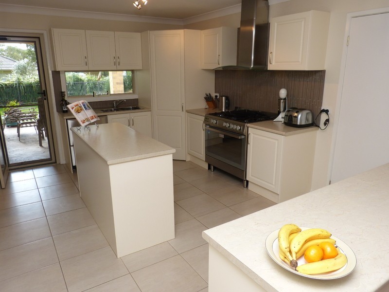 9 Commonwealth Terrace, Sandhurst VIC 3977