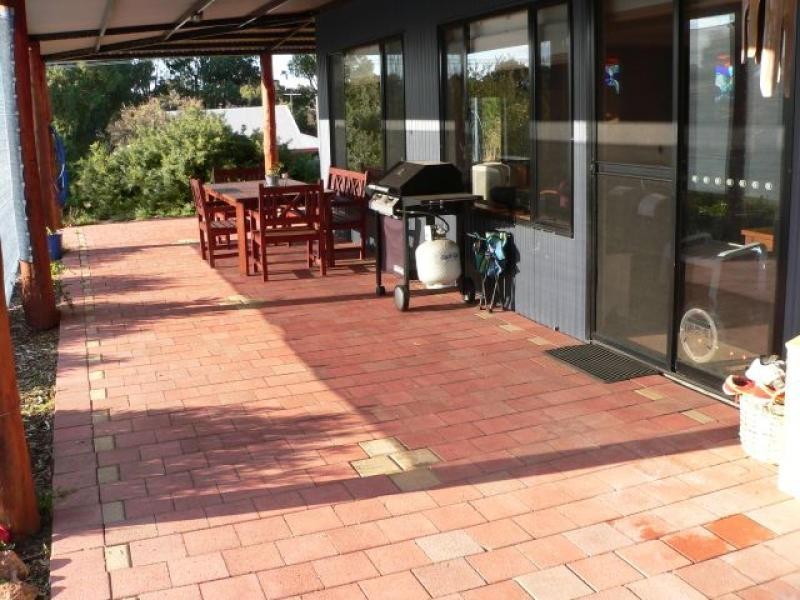 8 Orchard Place, Myalup WA 6220