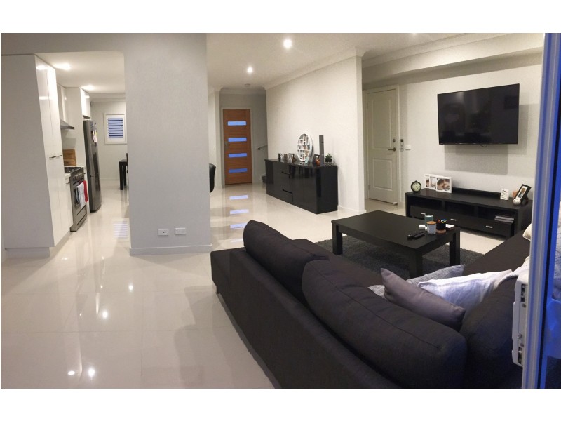 3/14 Almond Avenue, Brooklyn VIC 3012