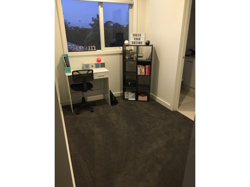 3/14 Almond Avenue, Brooklyn VIC 3012