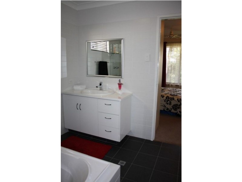 8 Ninda St, Coodanup WA 6210