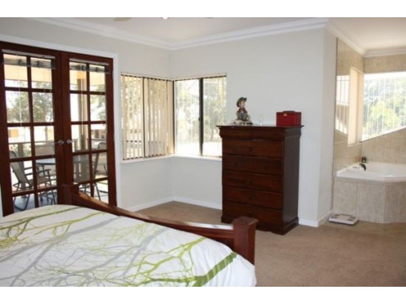 8 Ninda St, Coodanup WA 6210