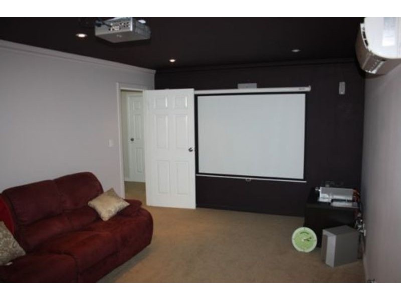 8 Ninda St, Coodanup WA 6210