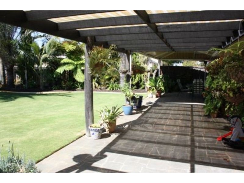 8 Ninda St, Coodanup WA 6210
