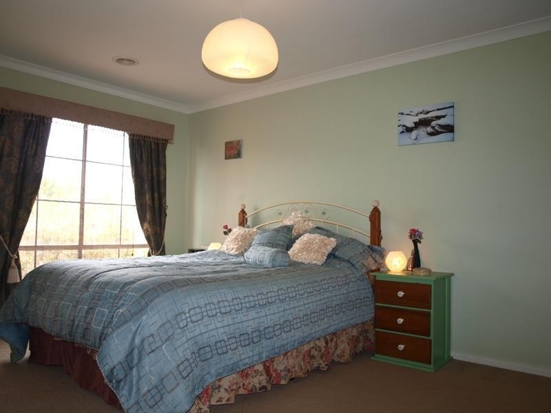 37 CARLYON CLOSE, Melton West VIC 3337