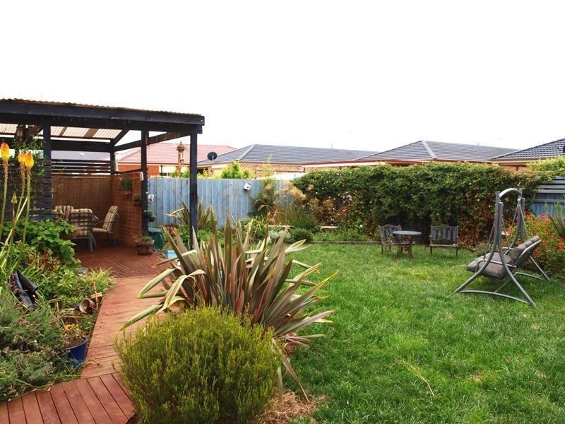 37 CARLYON CLOSE, Melton West VIC 3337