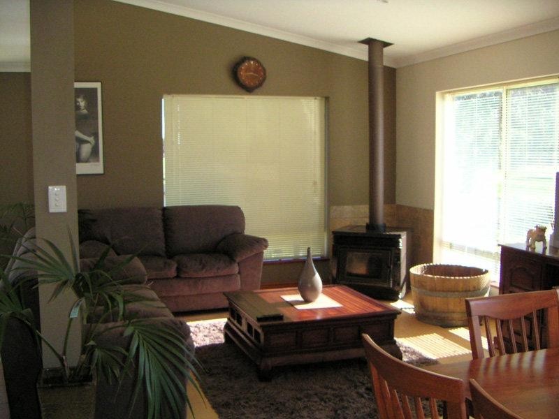 17 Mcguire Road, Broomehill WA 6318