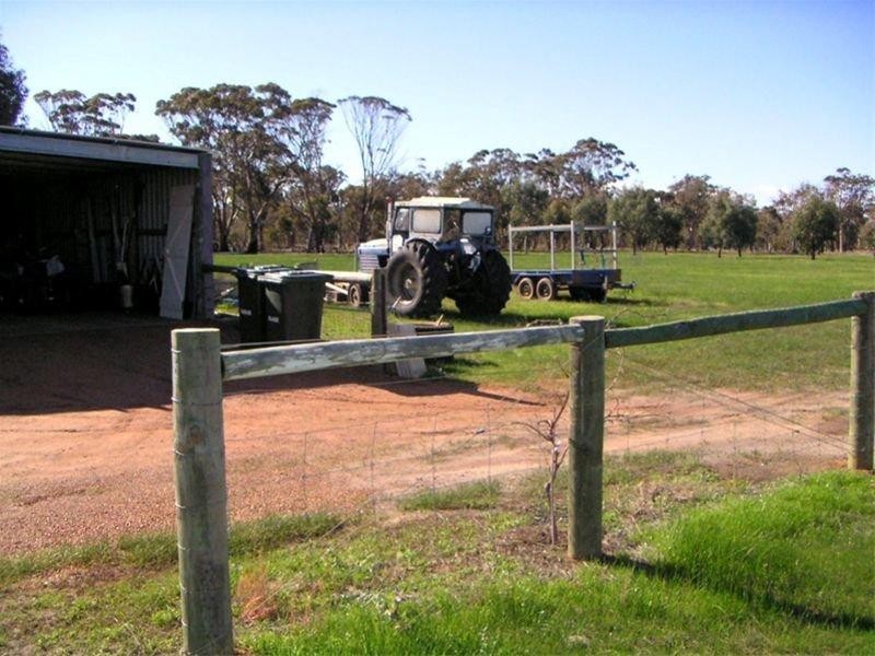 17 Mcguire Road, Broomehill WA 6318