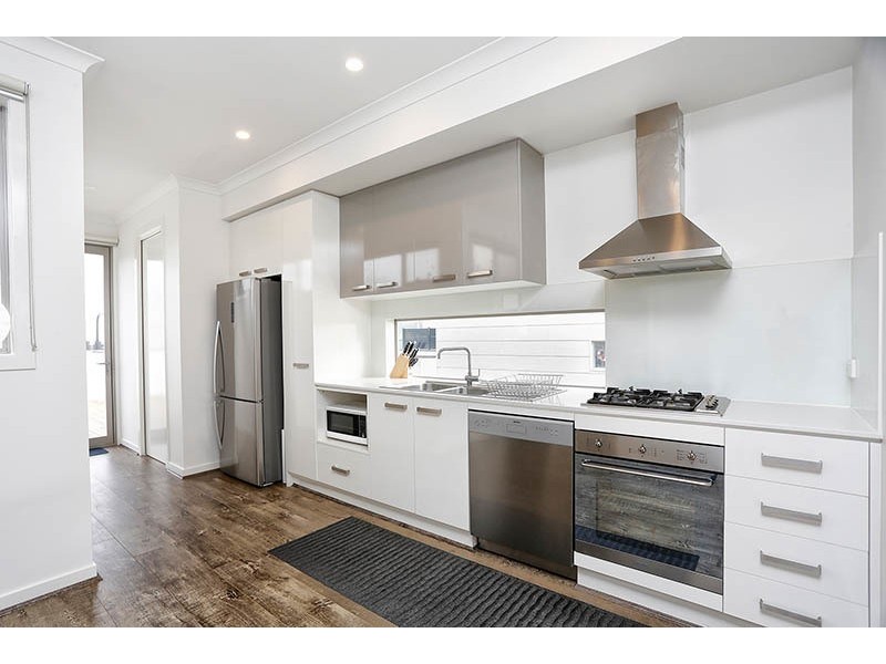 24 Cascade Terrace, Craigieburn VIC 3064