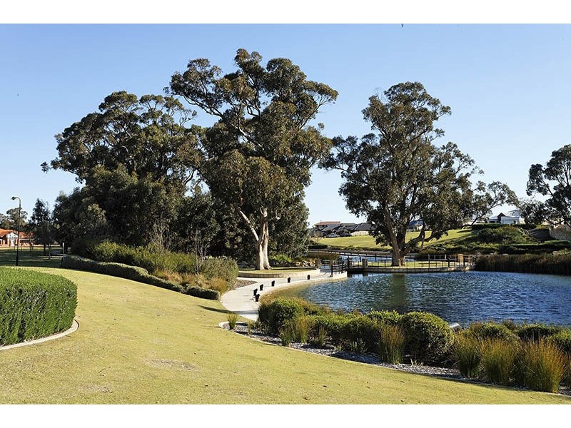 22 Nullewa Parkway, Lakelands WA 6180