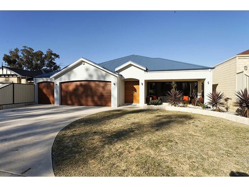 22 Nullewa Parkway, Lakelands WA 6180