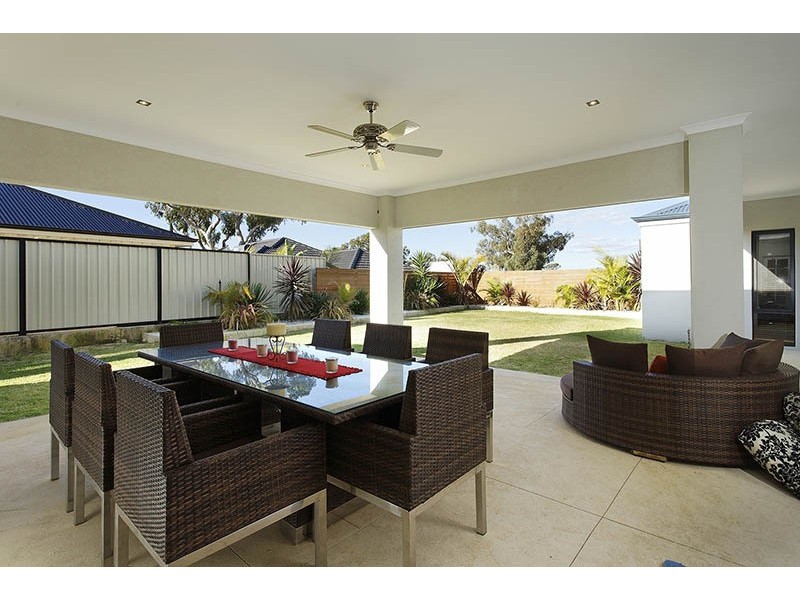 22 Nullewa Parkway, Lakelands WA 6180