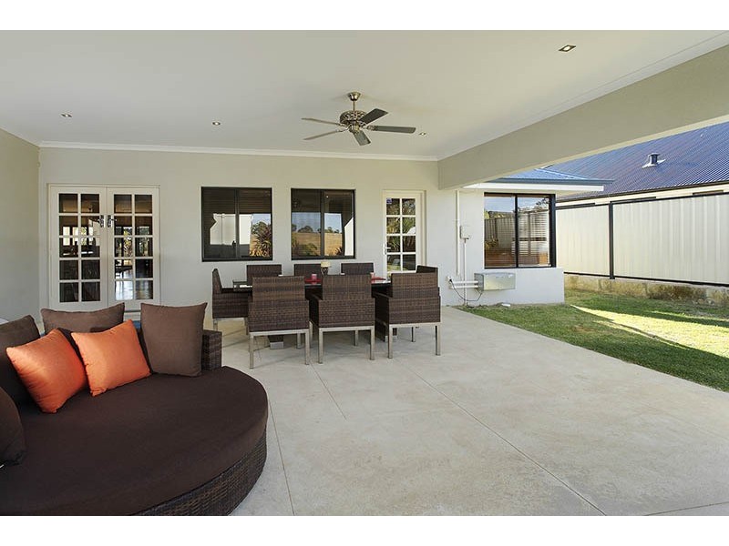 22 Nullewa Parkway, Lakelands WA 6180