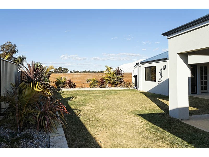 22 Nullewa Parkway, Lakelands WA 6180