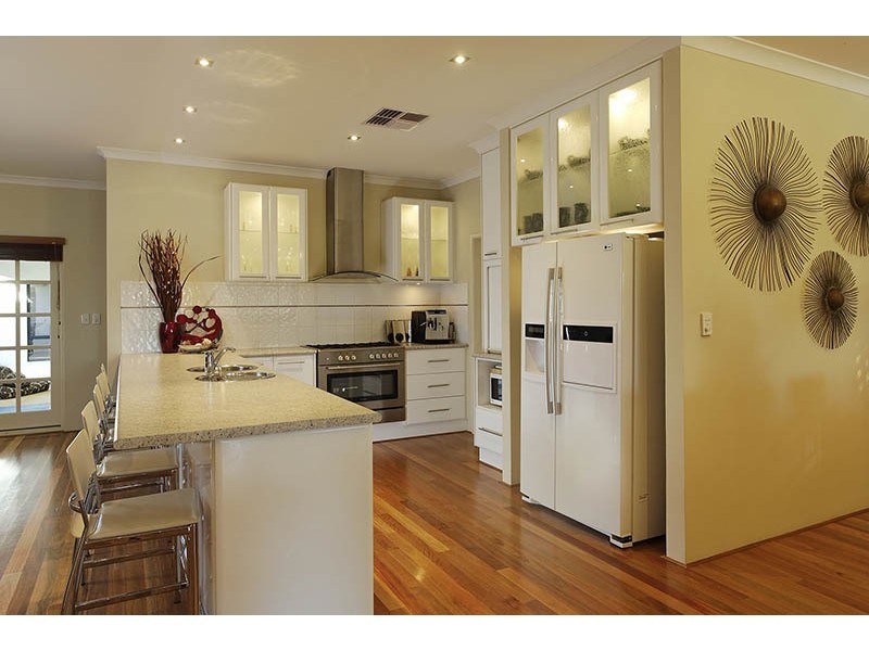 22 Nullewa Parkway, Lakelands WA 6180