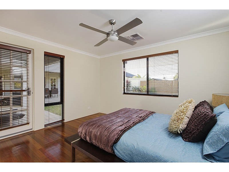 22 Nullewa Parkway, Lakelands WA 6180