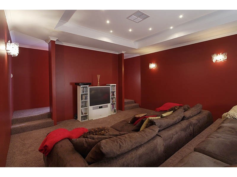 22 Nullewa Parkway, Lakelands WA 6180