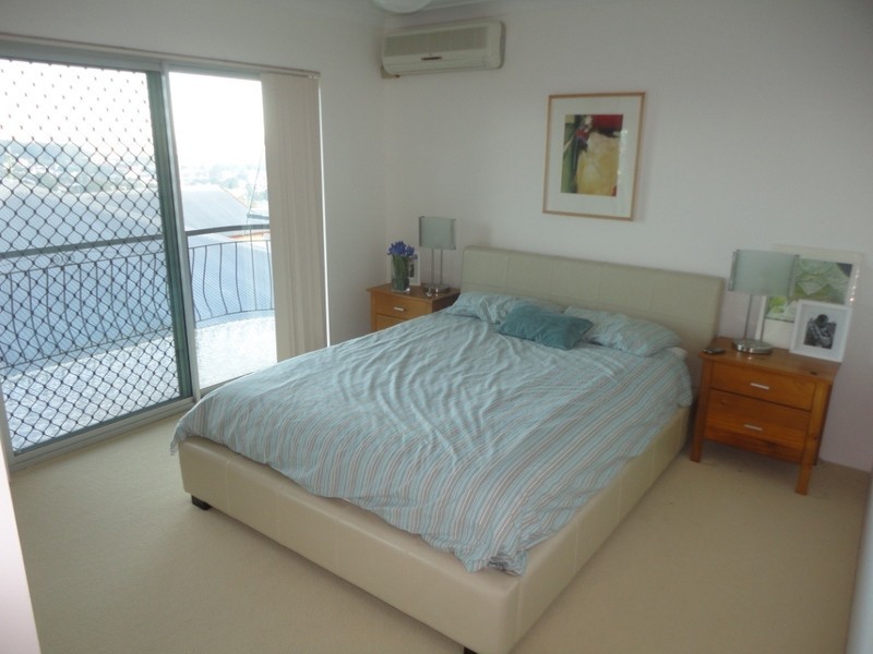 9/33 Curd Street, Greenslopes QLD 4120