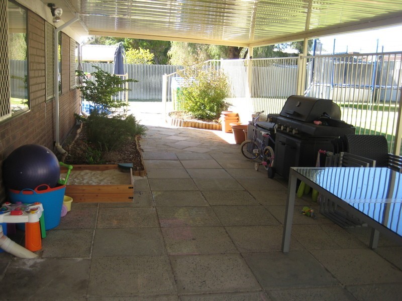 12 Cobham Way, Camillo WA 6111