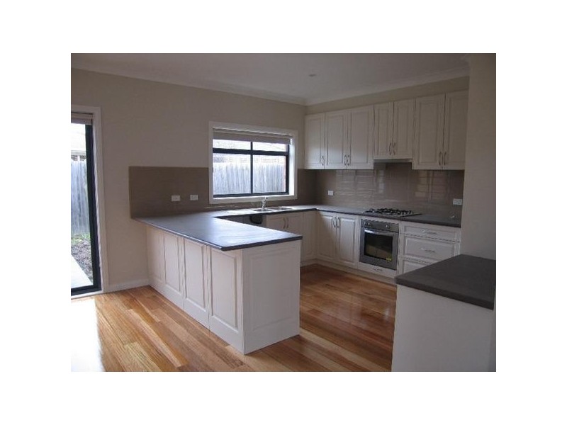 2/37 Stenhouse Avenue, Altona North VIC 3025