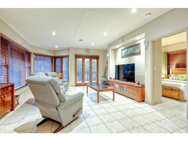 1/2 Cedar Court, Burleigh Heads QLD 4220