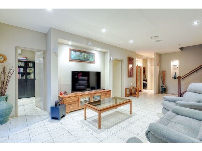1/2 Cedar Court, Burleigh Heads QLD 4220