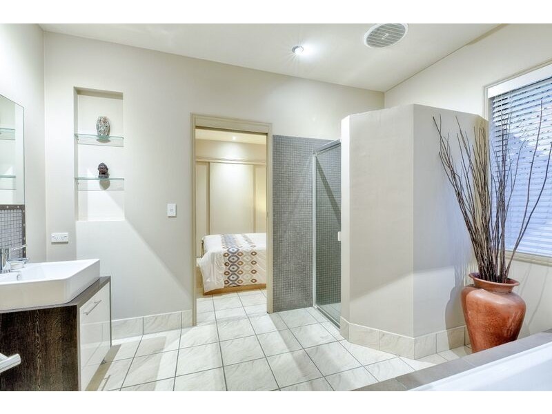 1/2 Cedar Court, Burleigh Heads QLD 4220