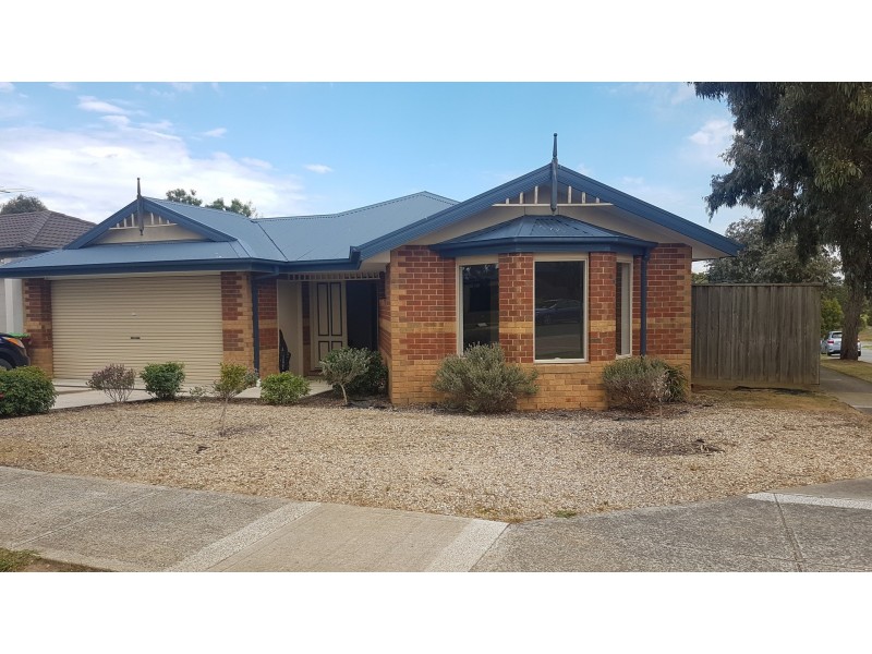 11 Ferndown Drive, Cranbourne VIC 3977
