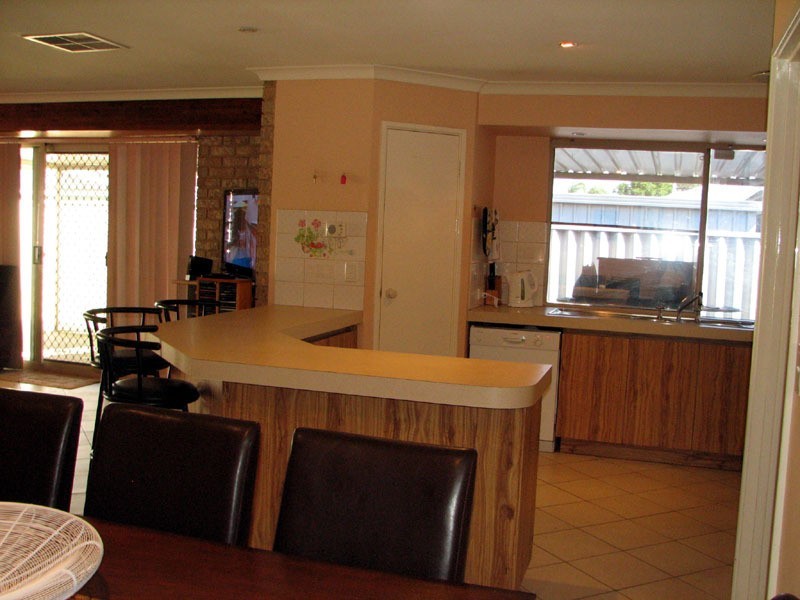 3 Aroona Way, Maddington WA 6109