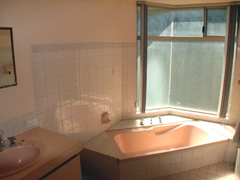 3 Aroona Way, Maddington WA 6109