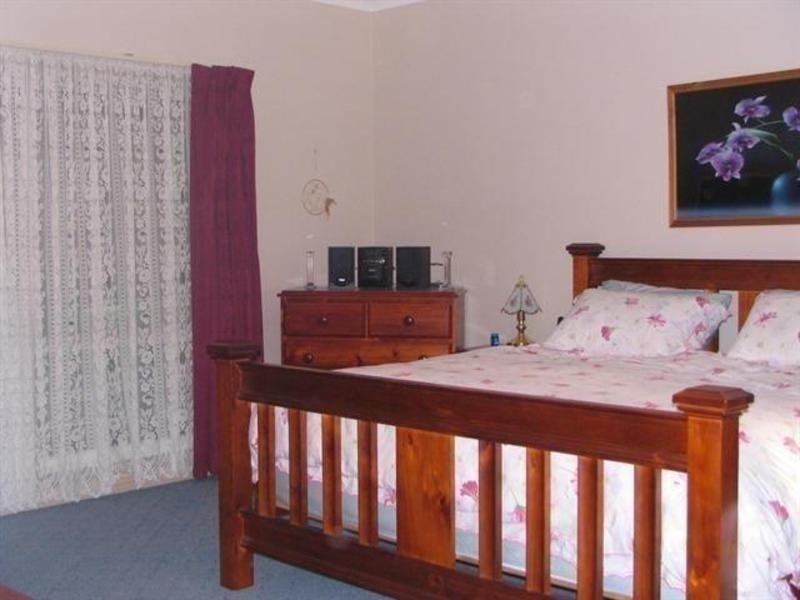 11 Butterworth St, Castlemaine VIC 3450
