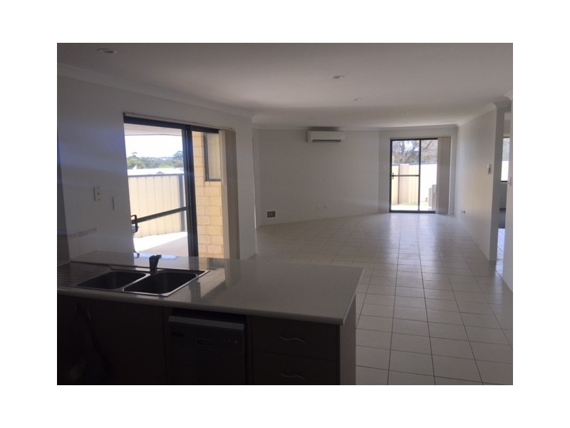 1 Verdello Way, Pearsall WA 6065