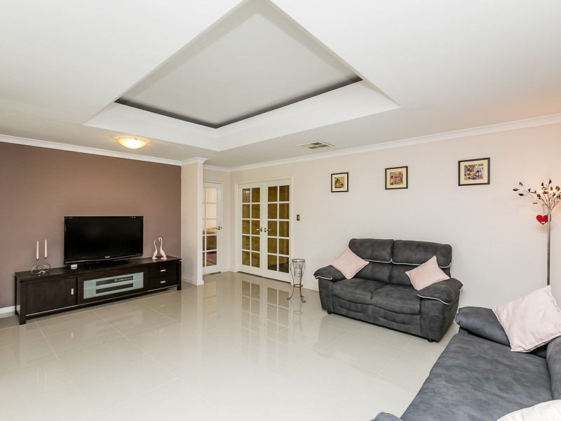 51 Innesvale Way, Carramar WA 6031