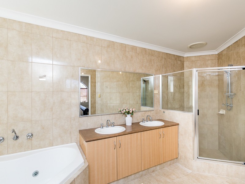 51 Innesvale Way, Carramar WA 6031