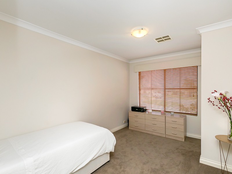 51 Innesvale Way, Carramar WA 6031