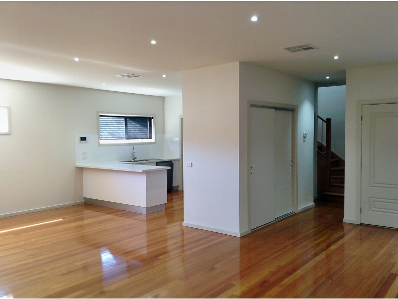 4/10 Banchory Street, Essendon VIC 3040