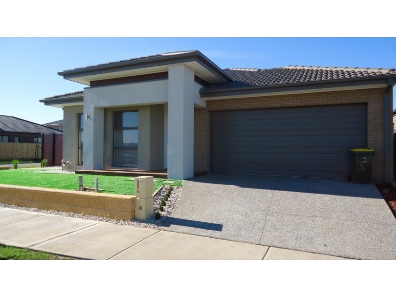 18 Bensonhurt Parade, Point Cook VIC 3030