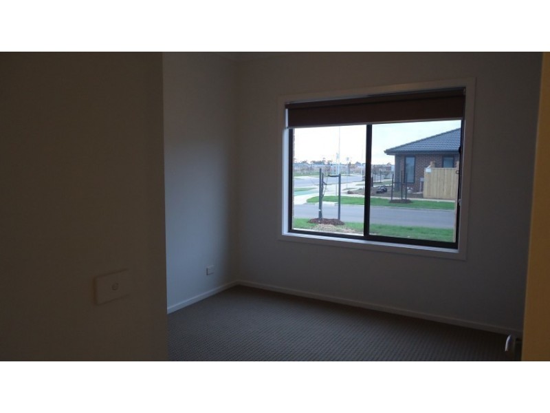 18 Bensonhurt Parade, Point Cook VIC 3030