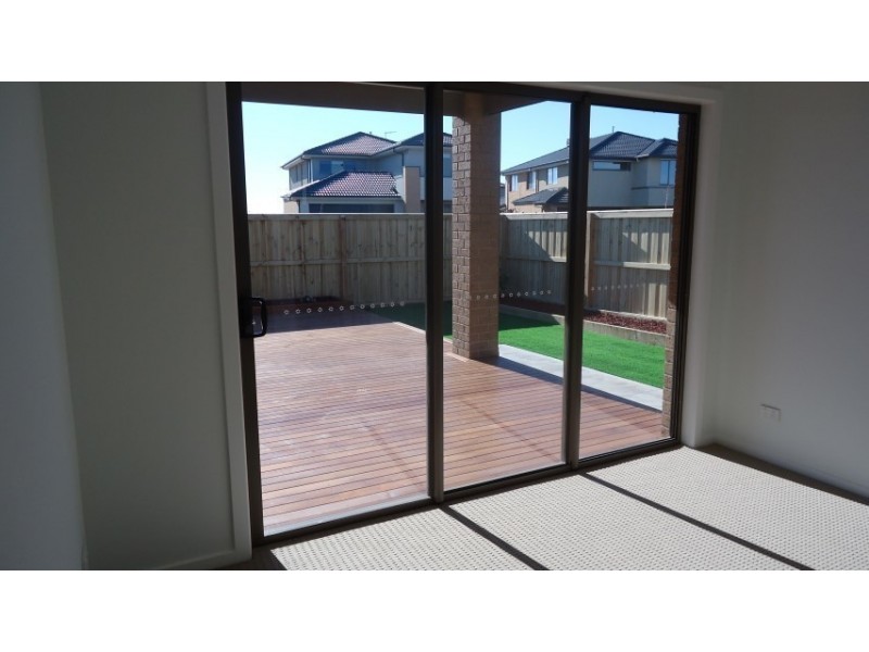 18 Bensonhurt Parade, Point Cook VIC 3030