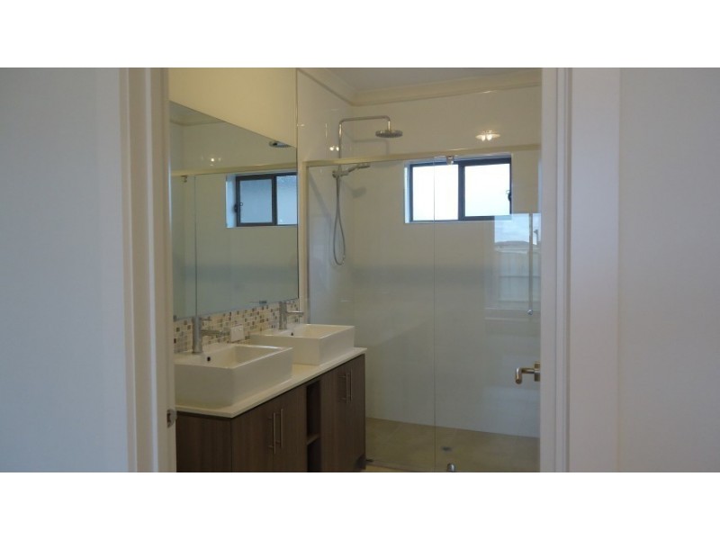 18 Bensonhurt Parade, Point Cook VIC 3030