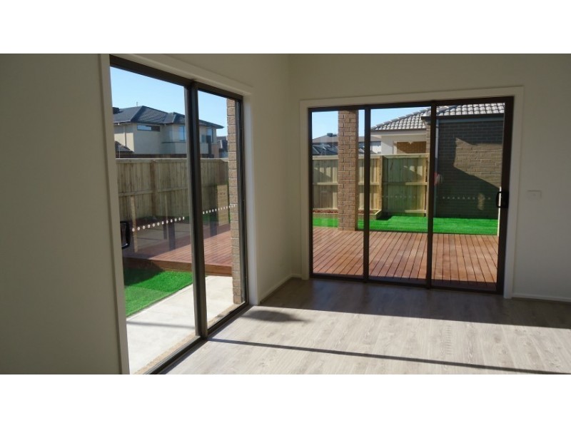 18 Bensonhurt Parade, Point Cook VIC 3030