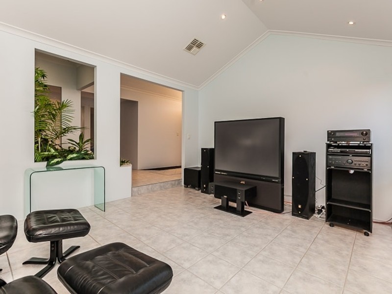 18 Kin Bay Entrance, Mindarie WA 6030