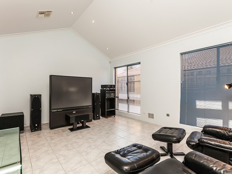 18 Kin Bay Entrance, Mindarie WA 6030