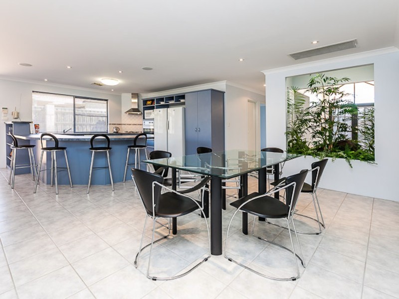 18 Kin Bay Entrance, Mindarie WA 6030