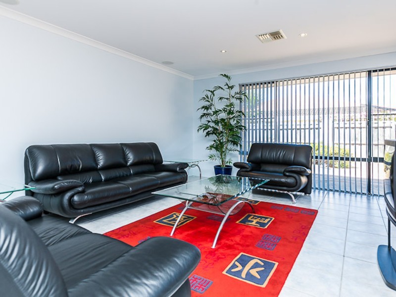 18 Kin Bay Entrance, Mindarie WA 6030