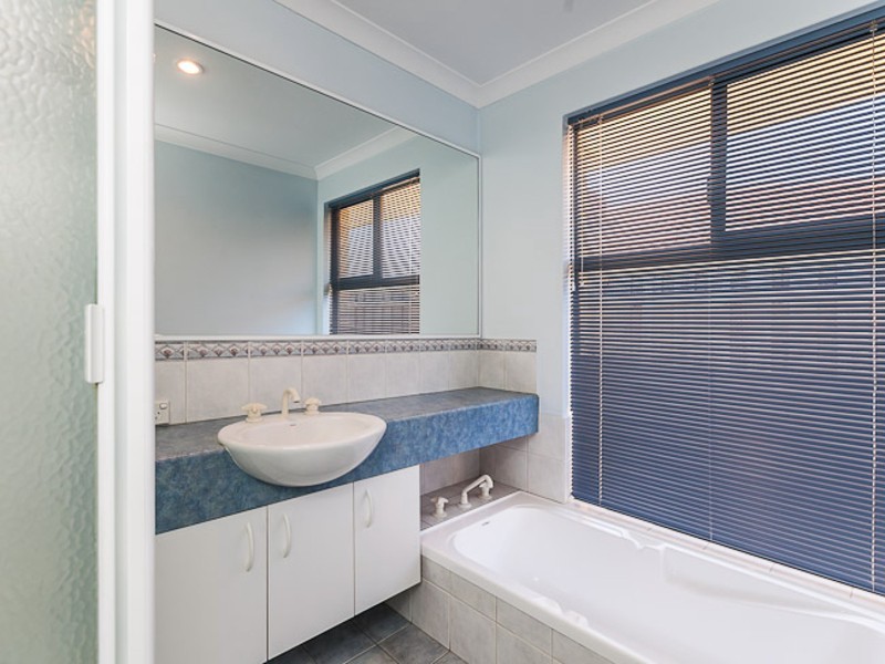 18 Kin Bay Entrance, Mindarie WA 6030