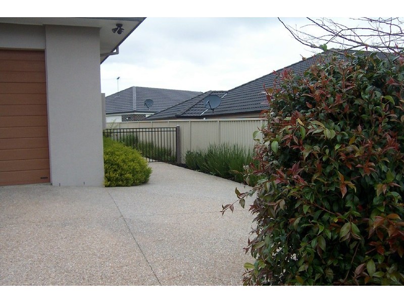 7 Ben Cairn Mews, Pakenham VIC 3810